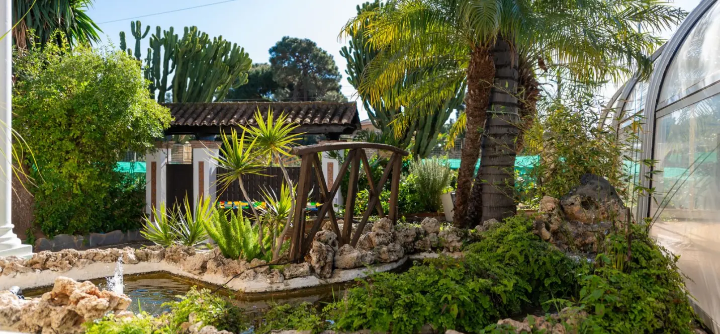 Sale of detached villa in Las Chapas 1