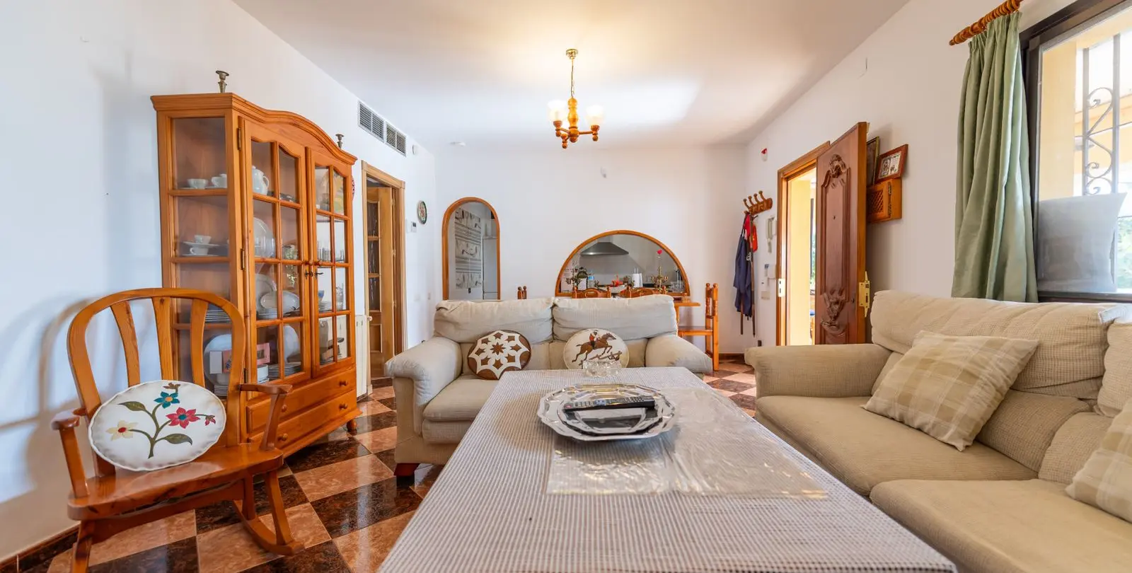 Sale of detached villa in Las Chapas 5