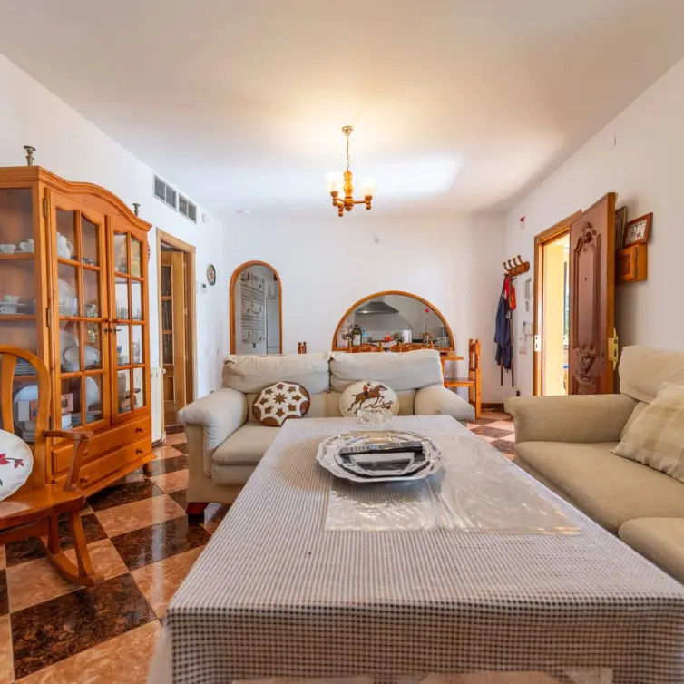 Sale of detached villa in Las Chapas