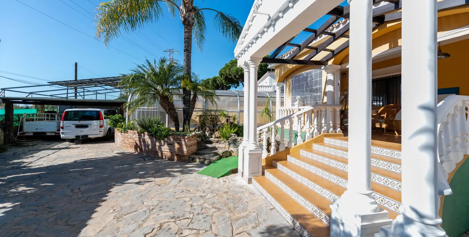 Sale of detached villa in Las Chapas 6