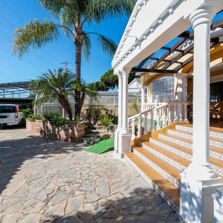 Sale of detached villa in Las Chapas
