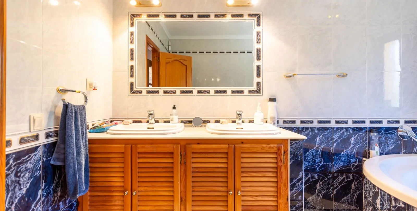 Sale of detached villa in Las Chapas 21