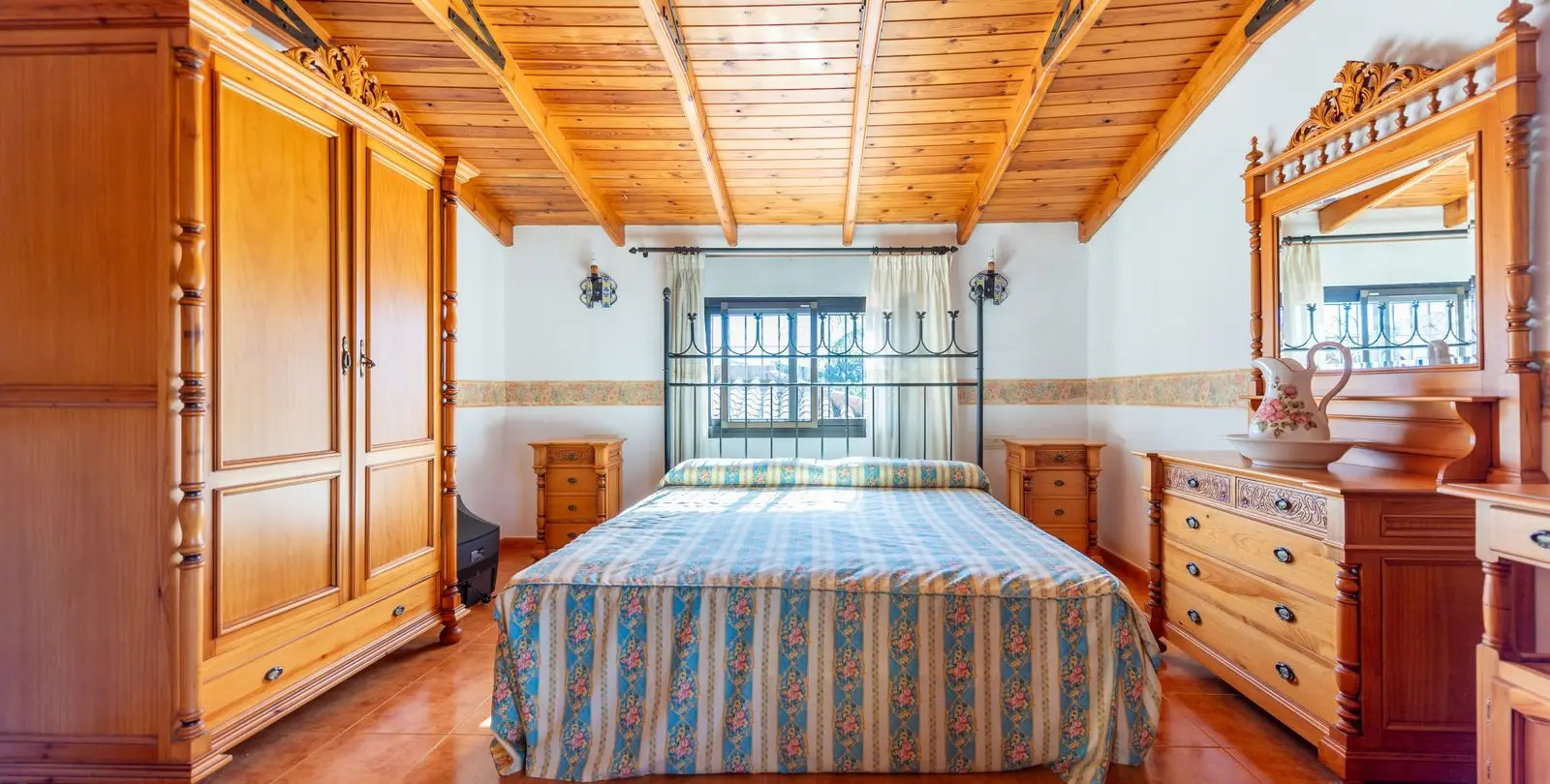 Sale of detached villa in Las Chapas 31
