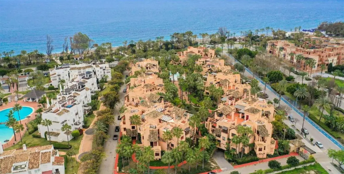 Venta de apartamento en planta baja en San Pedro de Alcántara 1