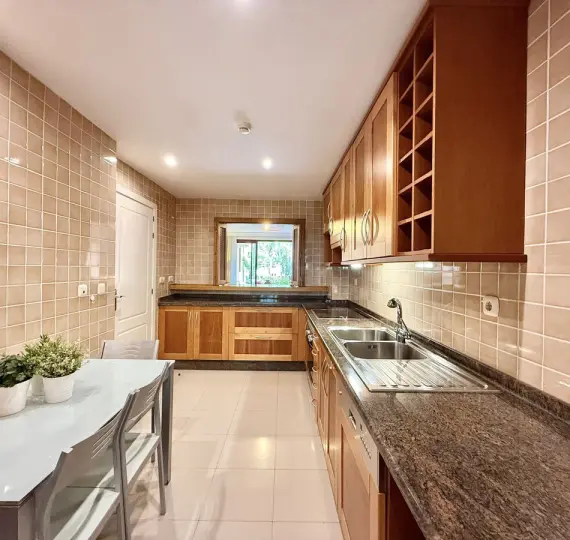 Venta de apartamento en planta baja en San Pedro de Alcántara