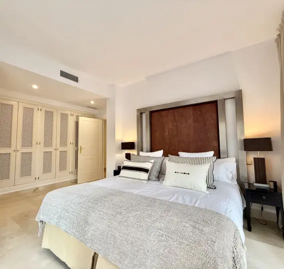 Venta de apartamento en planta baja en San Pedro de Alcántara