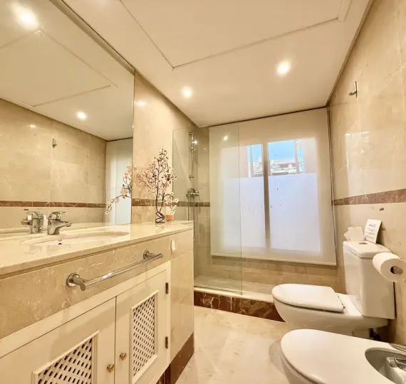 Venta de apartamento en planta baja en San Pedro de Alcántara