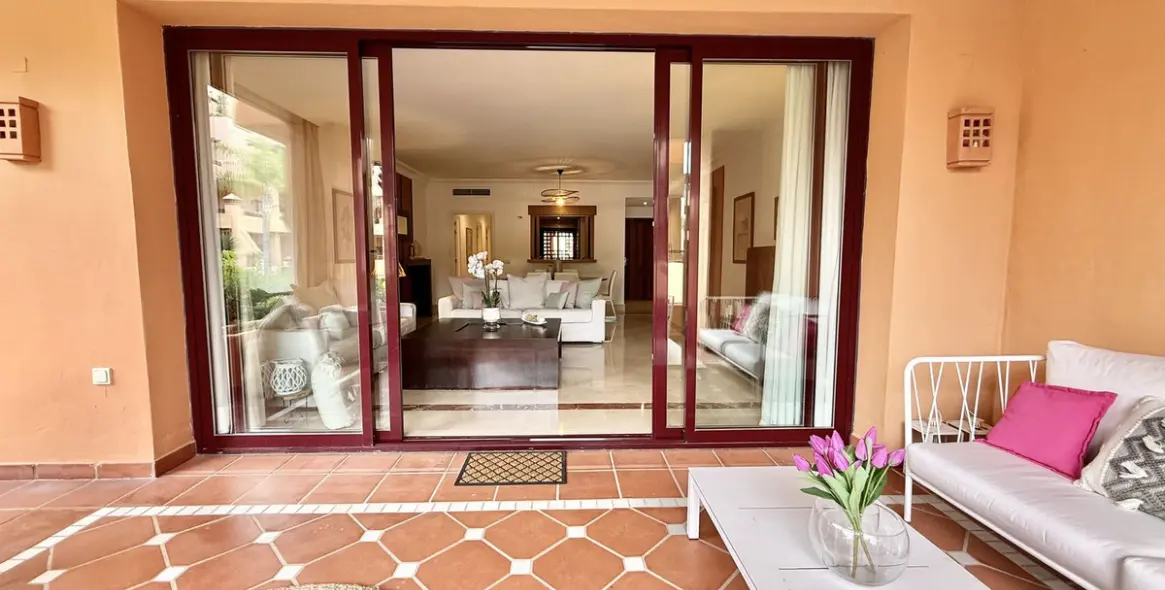 Venta de apartamento en planta baja en San Pedro de Alcántara 11