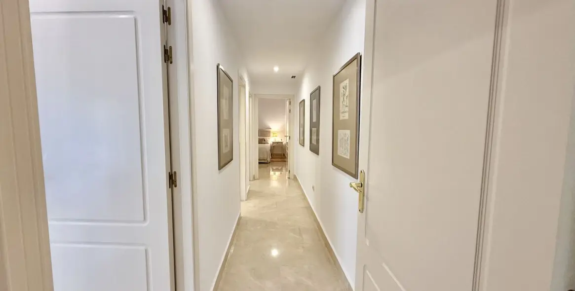 Venta de apartamento en planta baja en San Pedro de Alcántara 13