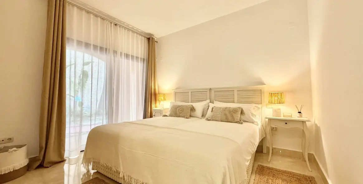 Venta de apartamento en planta baja en San Pedro de Alcántara 16