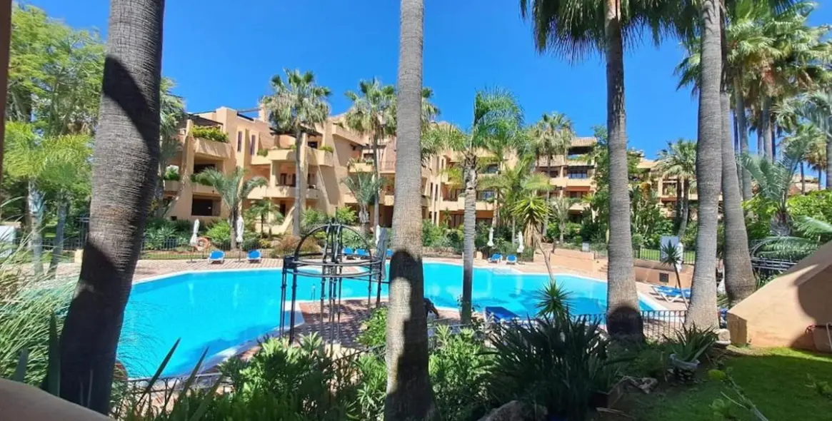Venta de apartamento en planta baja en San Pedro de Alcántara 20