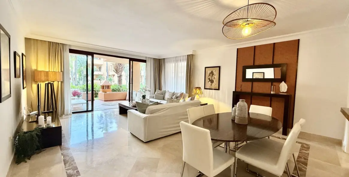 Venta de apartamento en planta baja en San Pedro de Alcántara 2
