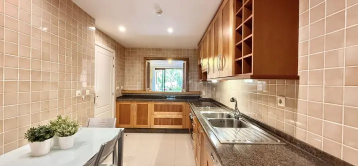 Sale of ground floor apartment in San Pedro de Alcántara 2