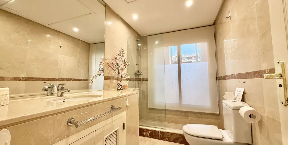 Venta de apartamento en planta baja en San Pedro de Alcántara 6