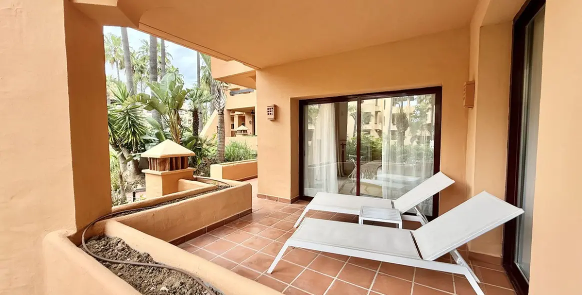 Venta de apartamento en planta baja en San Pedro de Alcántara 12