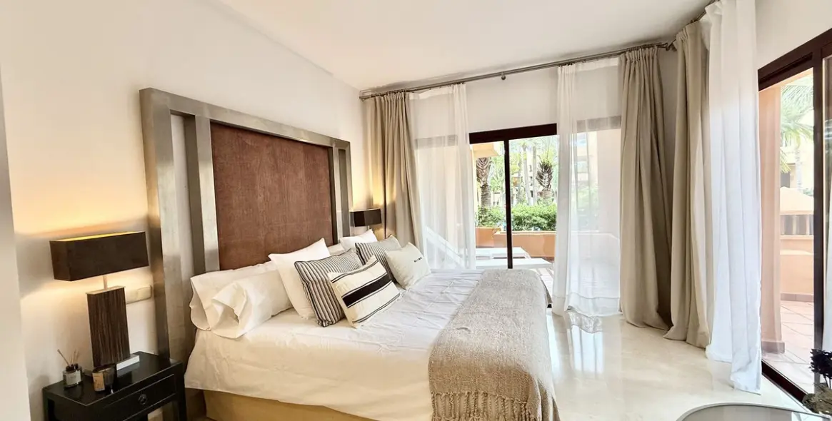 Venta de apartamento en planta baja en San Pedro de Alcántara 14