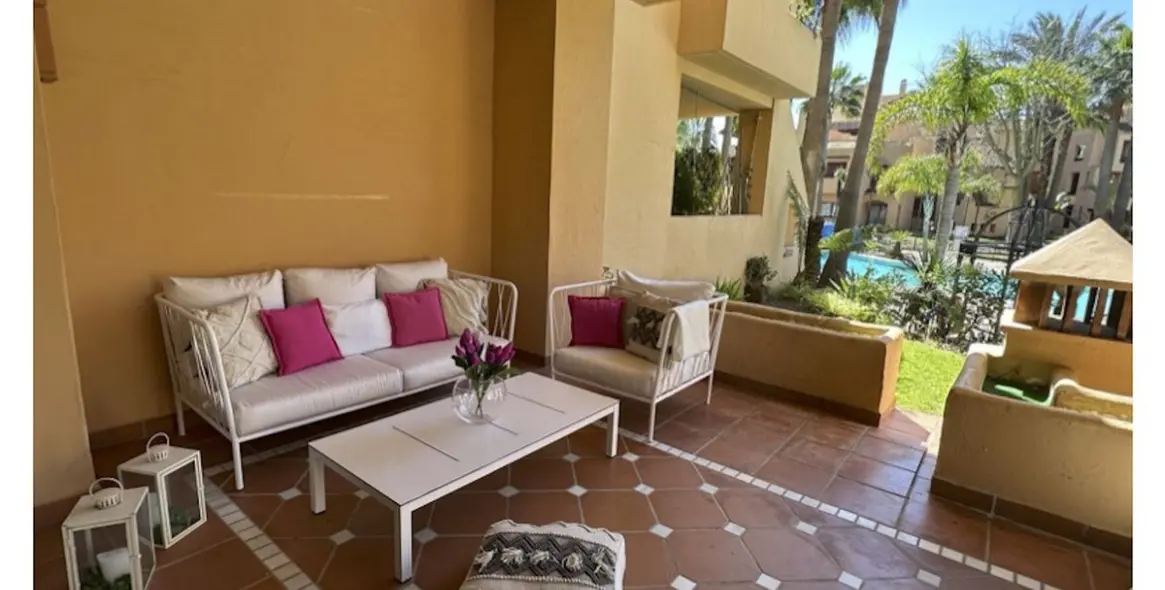 Venta de apartamento en planta baja en San Pedro de Alcántara 21