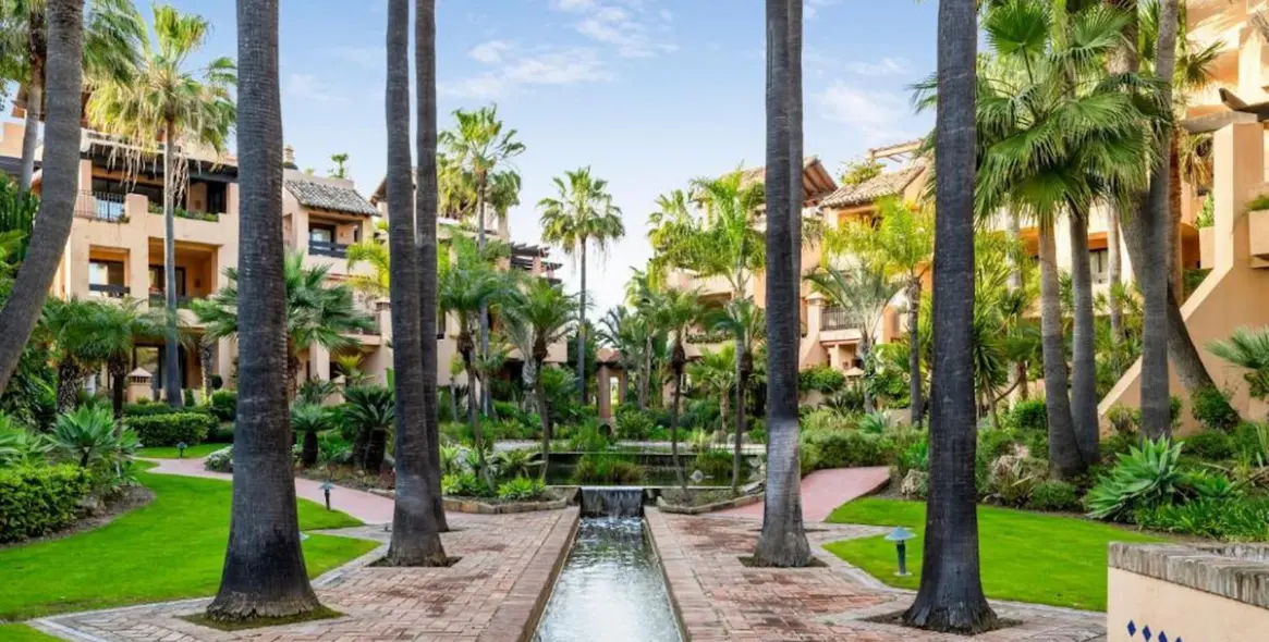 Venta de apartamento en planta baja en San Pedro de Alcántara 22