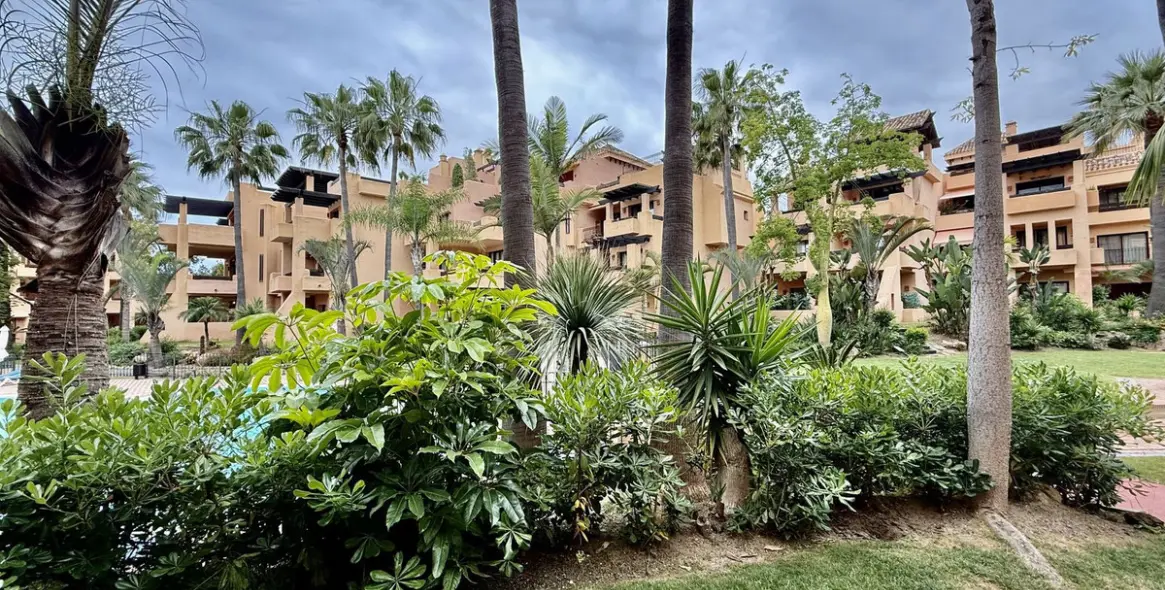 Venta de apartamento en planta baja en San Pedro de Alcántara 23