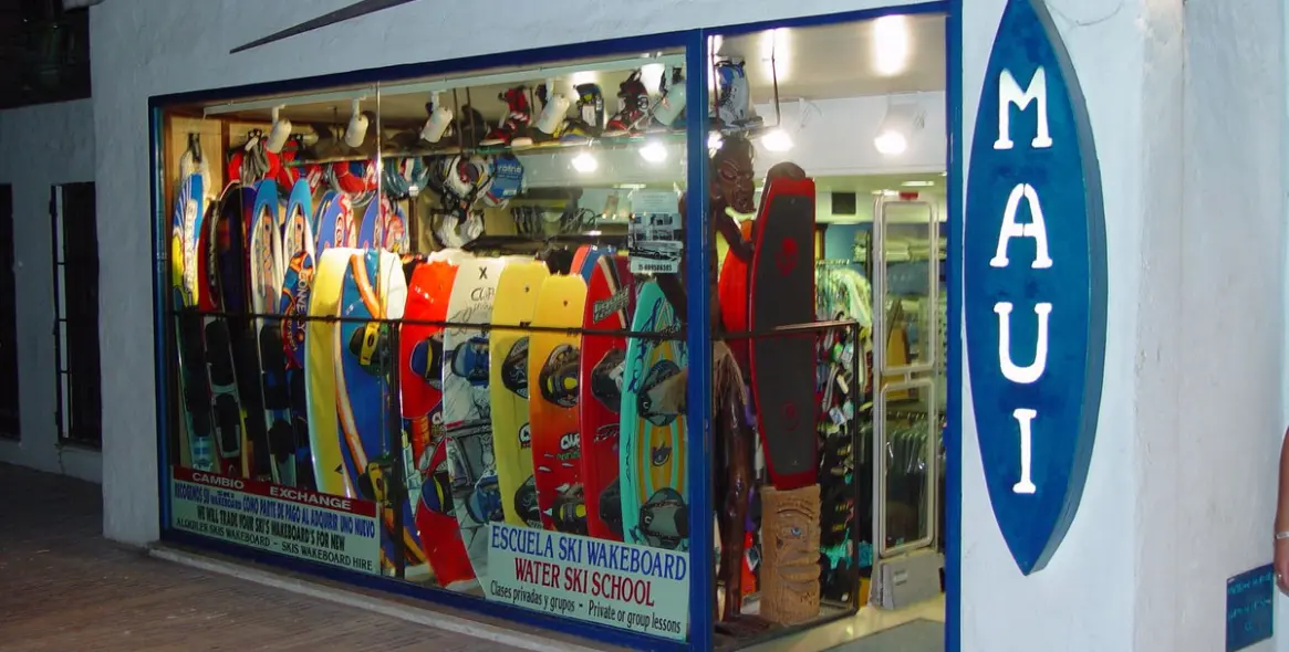 Sale of shop in Puerto Banús 2