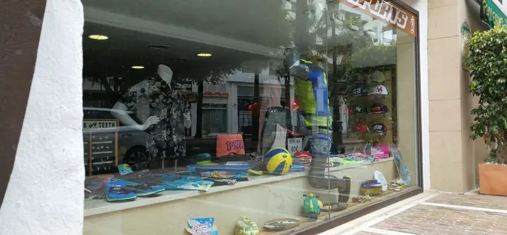 Sale of shop in Puerto Banús 2