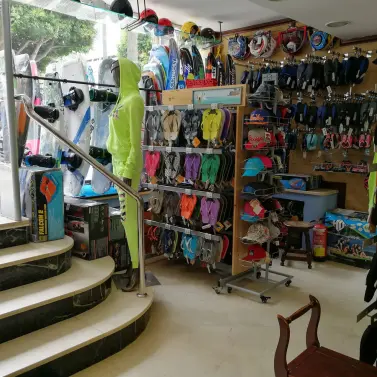 Sale of shop in Puerto Banús