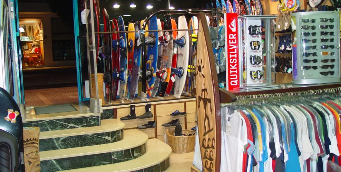 Sale of shop in Puerto Banús 5