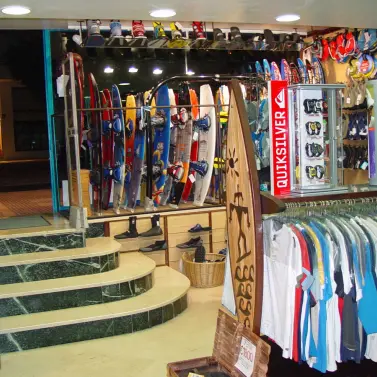 Sale of shop in Puerto Banús