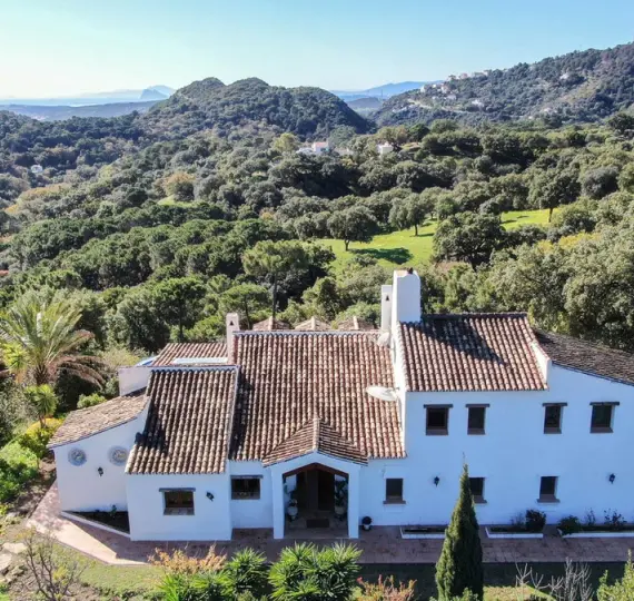 Venta de finca - cortijo en Casares