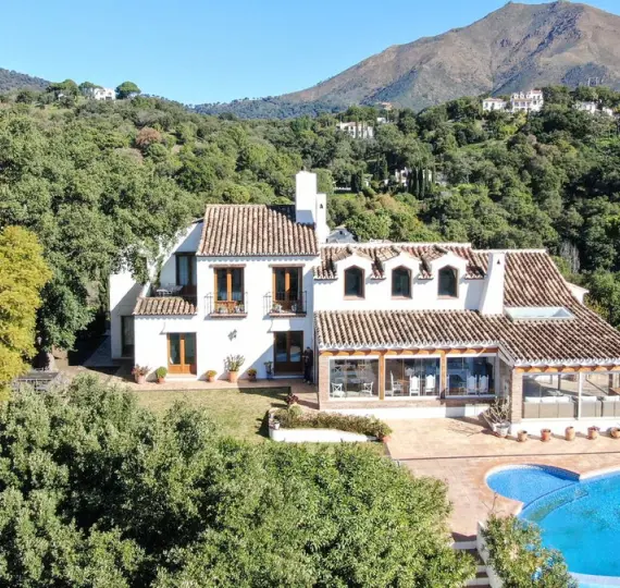 Venta de finca - cortijo en Casares