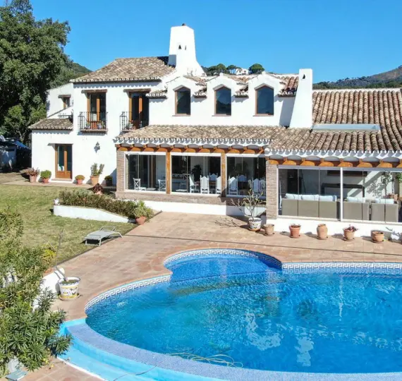 Venta de finca - cortijo en Casares