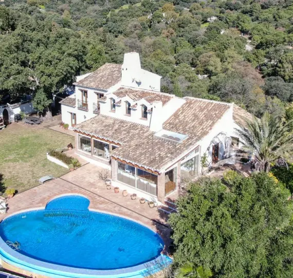 Venta de finca - cortijo en Casares