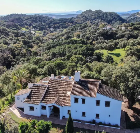 Venta de finca - cortijo en Casares