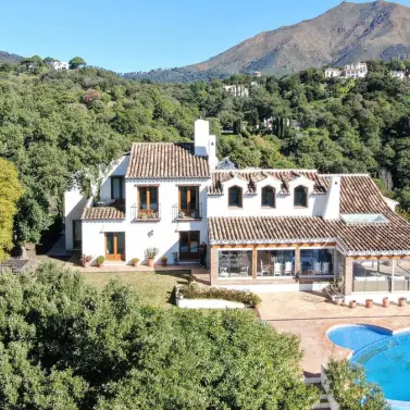 Venta de finca - cortijo en Casares