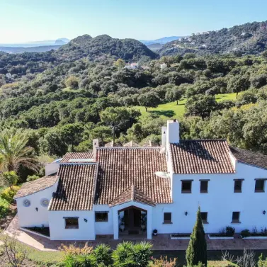 Venta de finca - cortijo en Casares