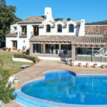 Venta de finca - cortijo en Casares