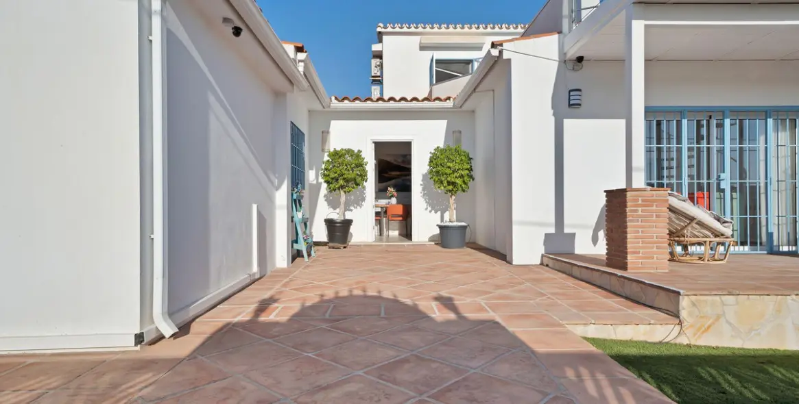 Sale of detached villa in San Pedro de Alcántara 10