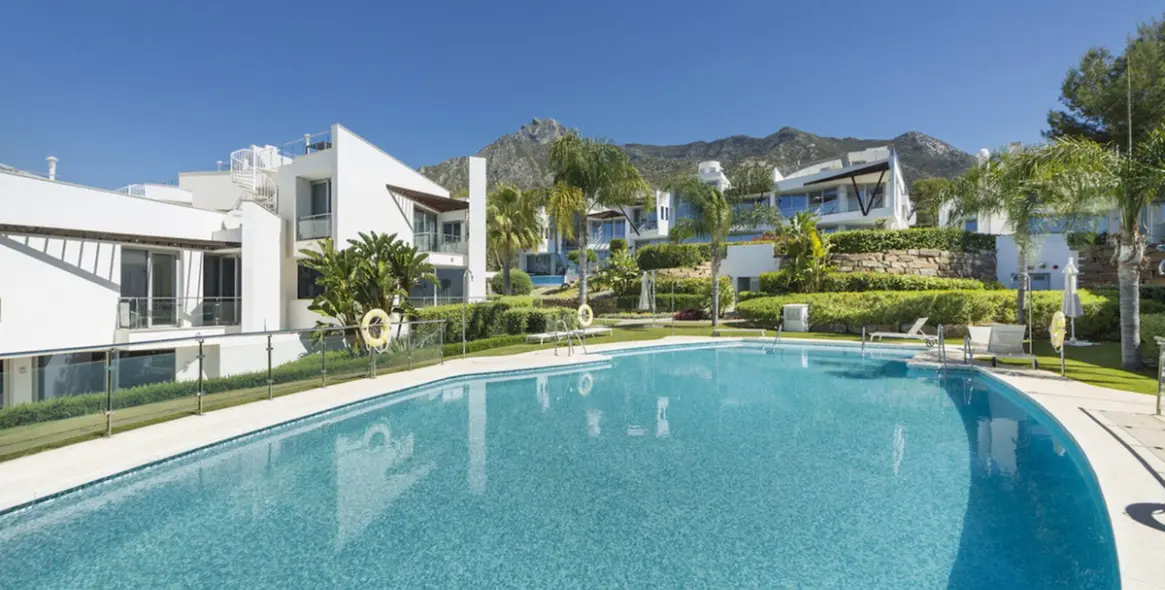 Продажа таунхауса в Marbella (район Sierra Blanca) 1