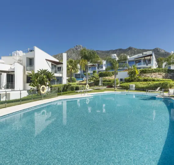 Таунхаус R5021437