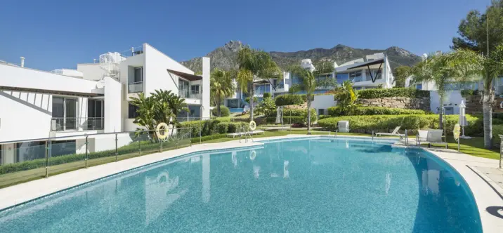 Alquiler a largo plazo de adosado en Sierra Blanca 0