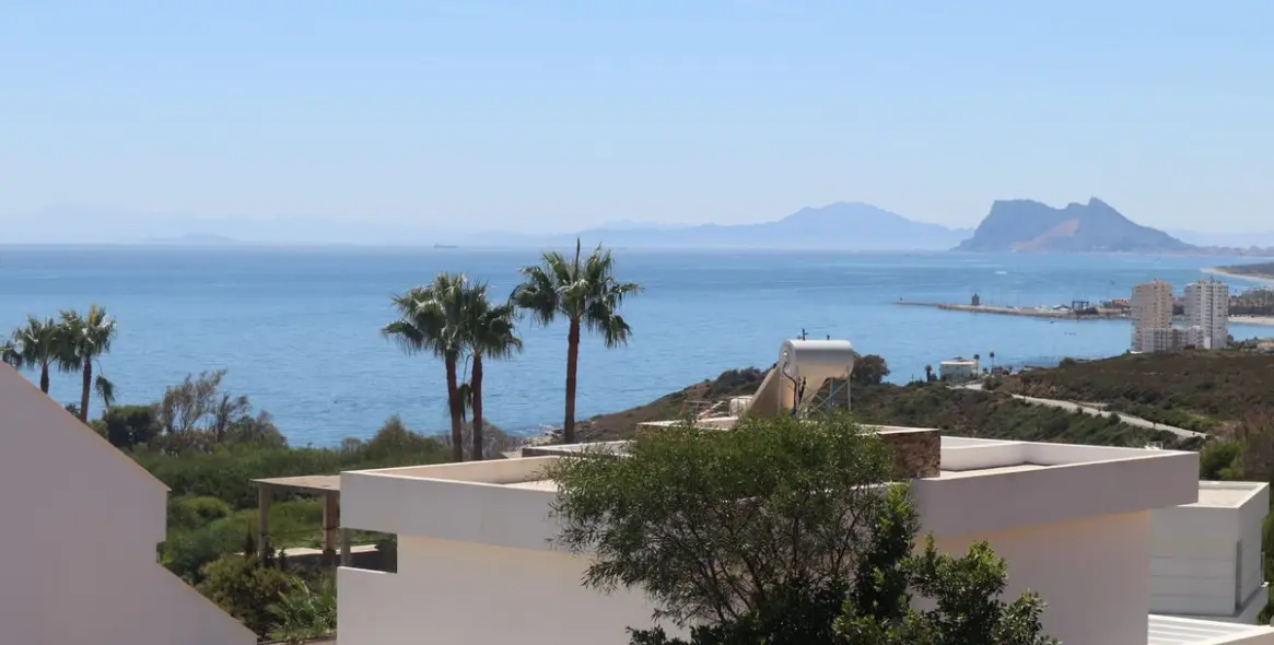 Продажа  отдельно стоящей виллы в Torreguadiaro 1