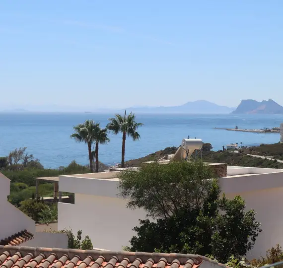 Продажа  отдельно стоящей виллы в Torreguadiaro