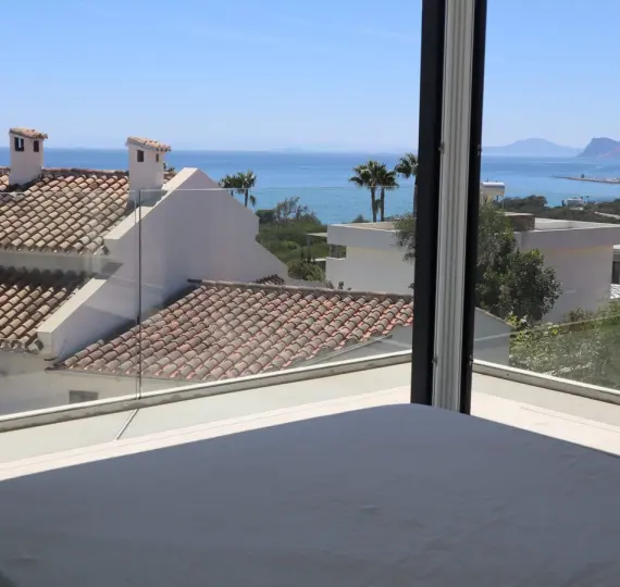 Продажа  отдельно стоящей виллы в Torreguadiaro