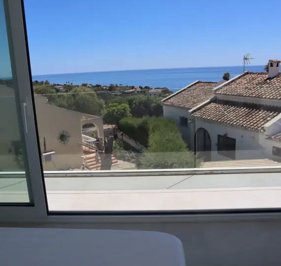 Продажа  отдельно стоящей виллы в Torreguadiaro