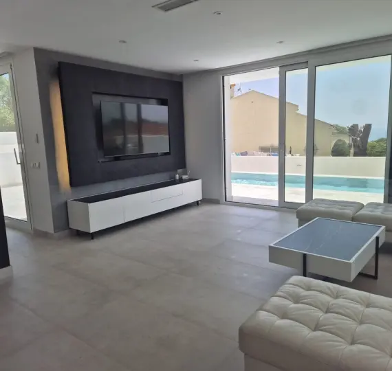 Продажа  отдельно стоящей виллы в Torreguadiaro