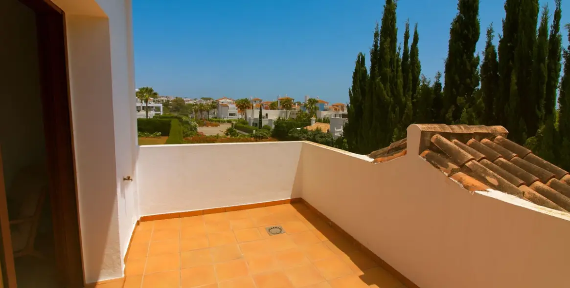 Продажа  отдельно стоящей виллы в Estepona (район El Paraiso) 14