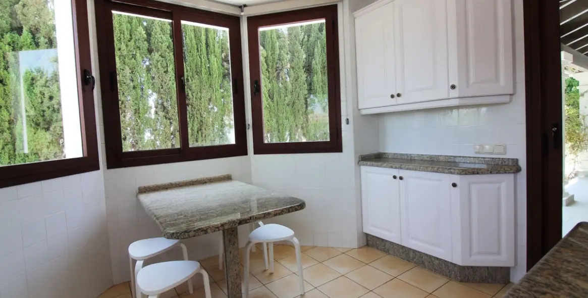 Продажа  отдельно стоящей виллы в Estepona (район El Paraiso) 20