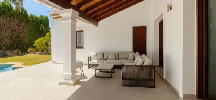 Sale of detached villa in El Paraiso 1