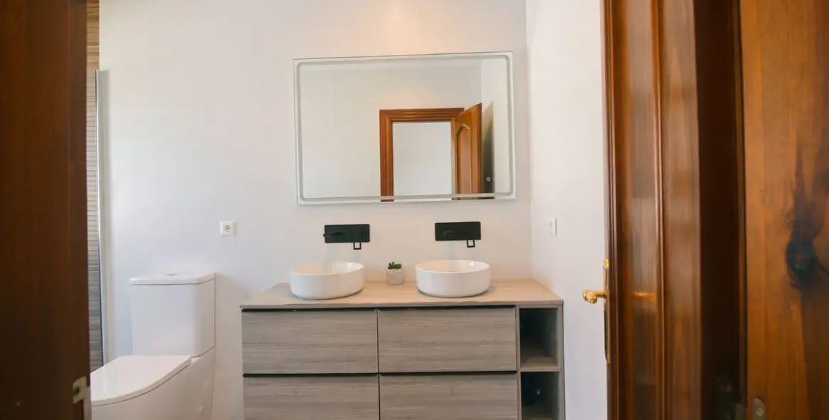 Sale of detached villa in El Paraiso 3