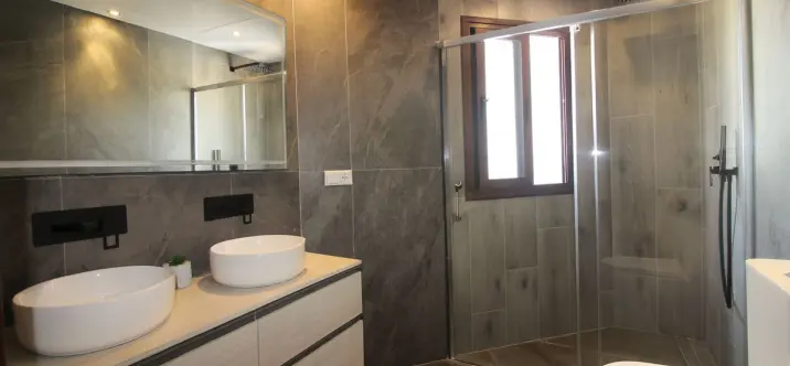 Sale of detached villa in El Paraiso 4